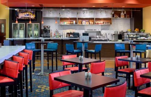 Courtyard Marriott Fort Lauderdale Aiport / Cruise Port breakfast lunch