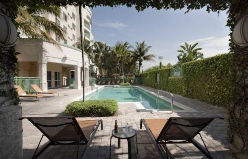 Courtyard Marriott Fort Lauderdale Aiport / Cruise Port pool