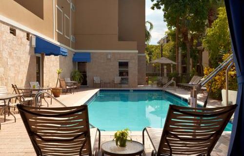 Hampton Inn Suites FtLauderdale Airport pool